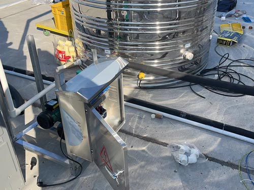 合肥啟灝醫(yī)療科技有限公司空氣熱水器安裝現場2