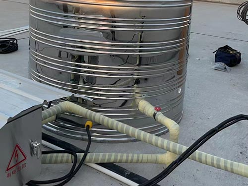 合肥啟灝醫(yī)療科技有限公司空氣熱水器安裝現場4